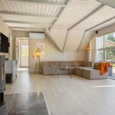 Holiday home 4 Bedroom Awesome In Romo *